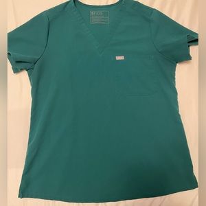 FIGS Catarina Top. Hunter Green